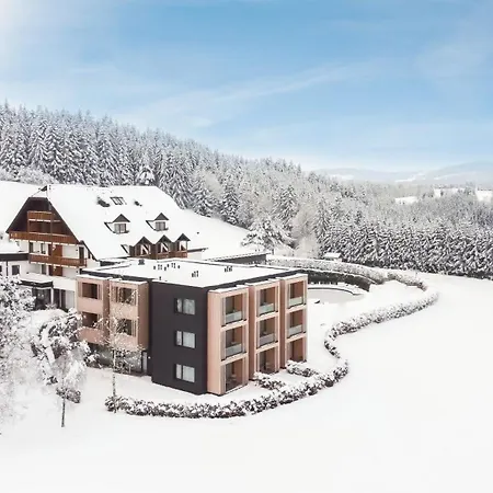 Отель Schwarz Alm 4*